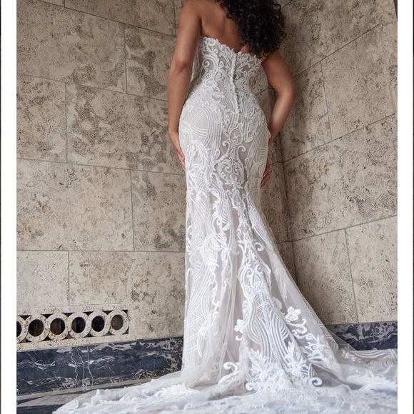 Vow’d Peacock Wedding Dress 🧜🏽♀️ - Picture 3 of 10